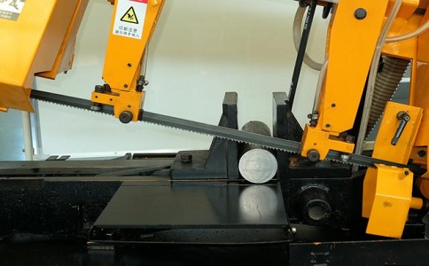 邻水数控带锯床自动送料精度会出现偏差吗？